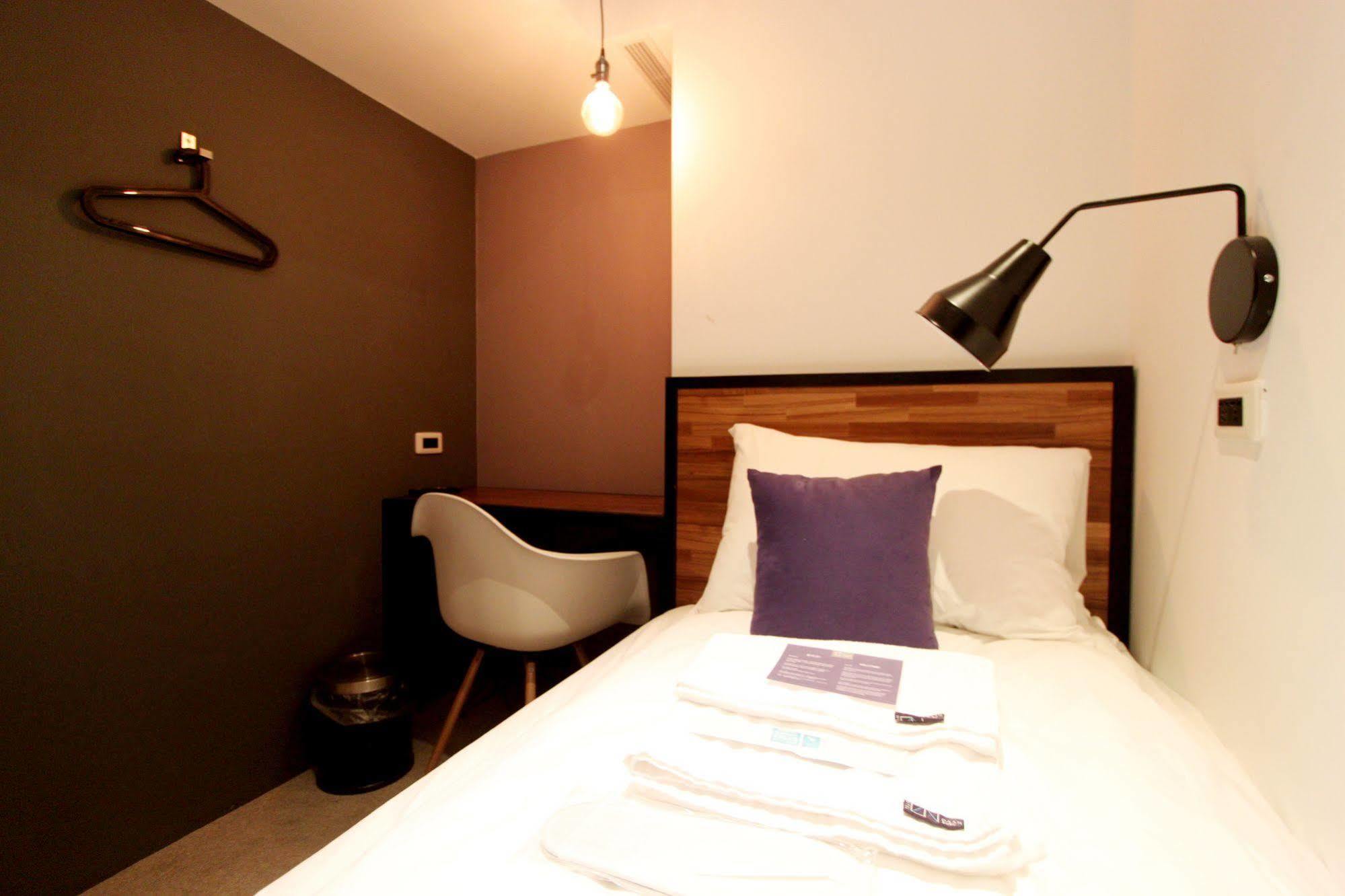 Daan Park Hostel